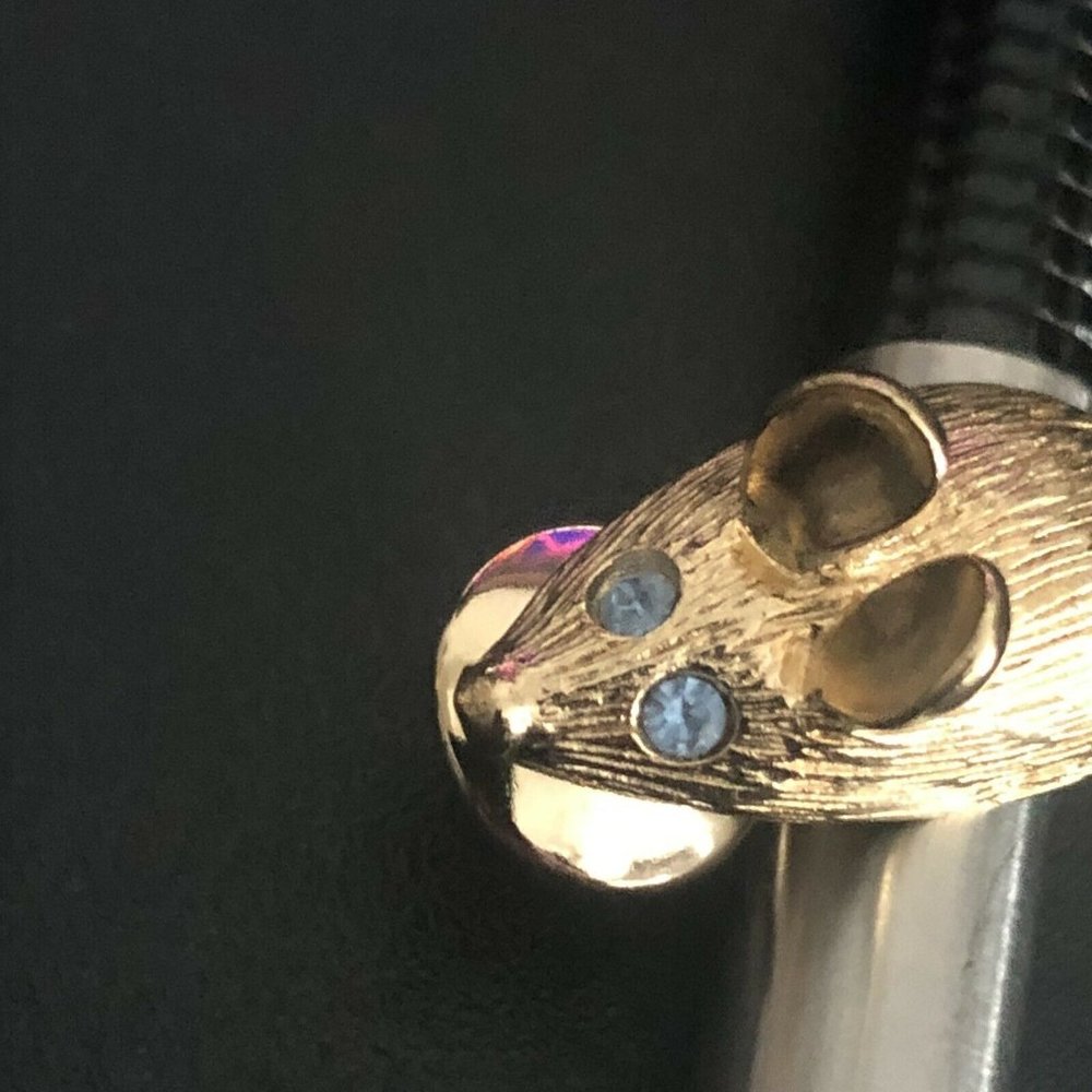 Vintage 70s Avon Midas Mouse Rhinestone Eyes Tail Gold Pin - Picture 4 of 9